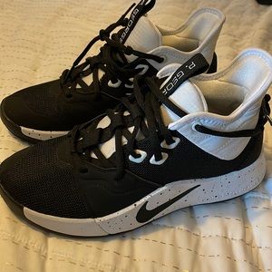Nike sneakers Mens 5, womens 6.5
